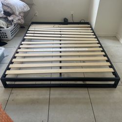 Queen platform Bed Frame W/slats
