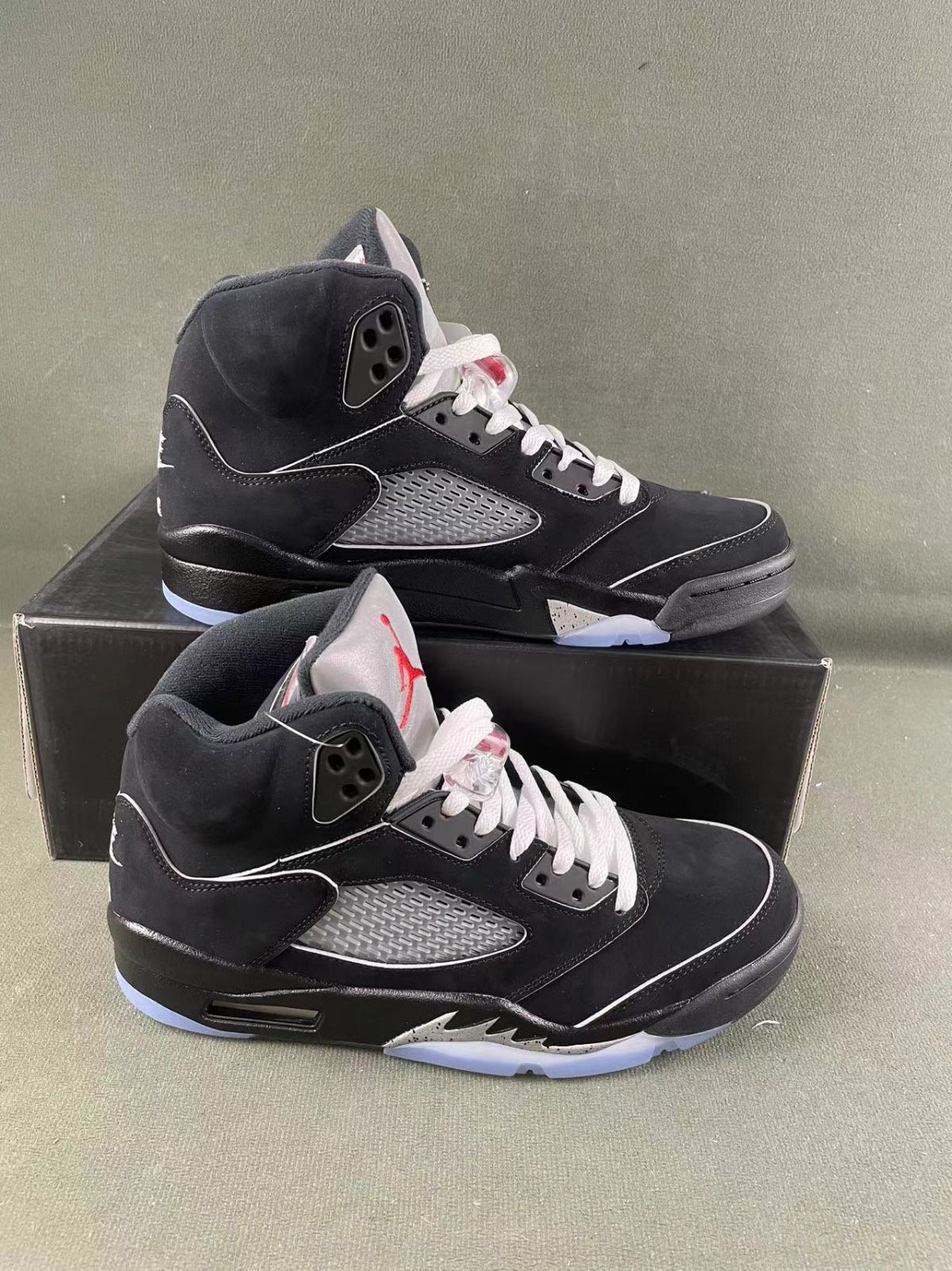 Jordan Retro 5 Metallics 8.5M