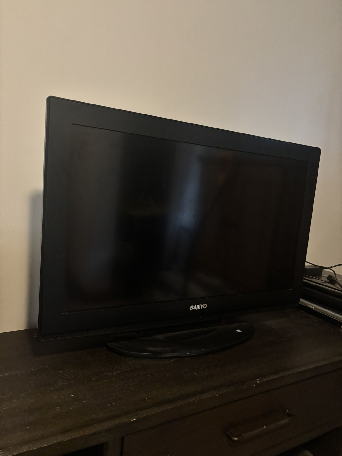 Sanyo 32” tv with remote