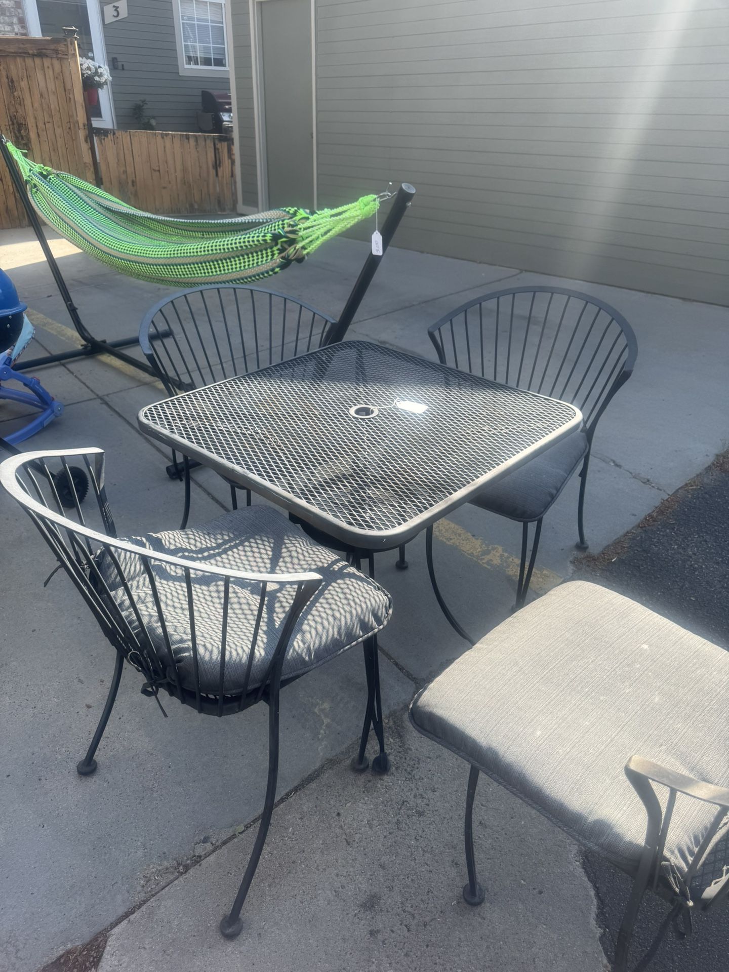 Rod, iron table and chairs