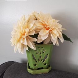 Faux floral design vase 