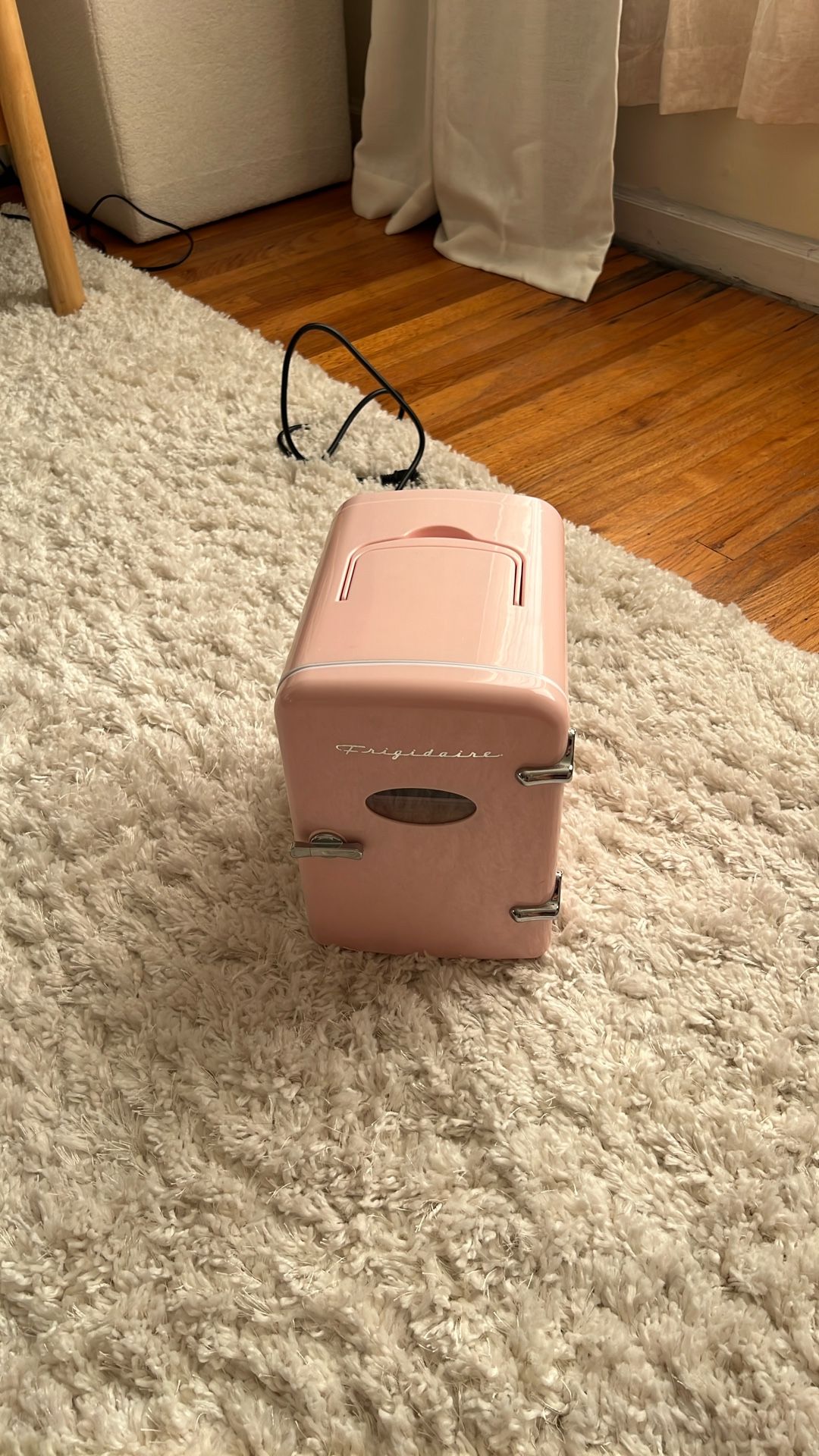 Frigidaire Retro Mini Fridge