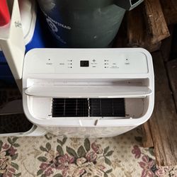 Potable GE AC Unit With Window Brackets 