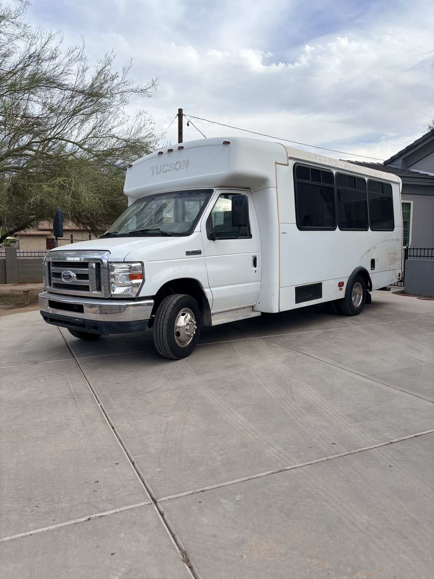 2012 Ford E-350