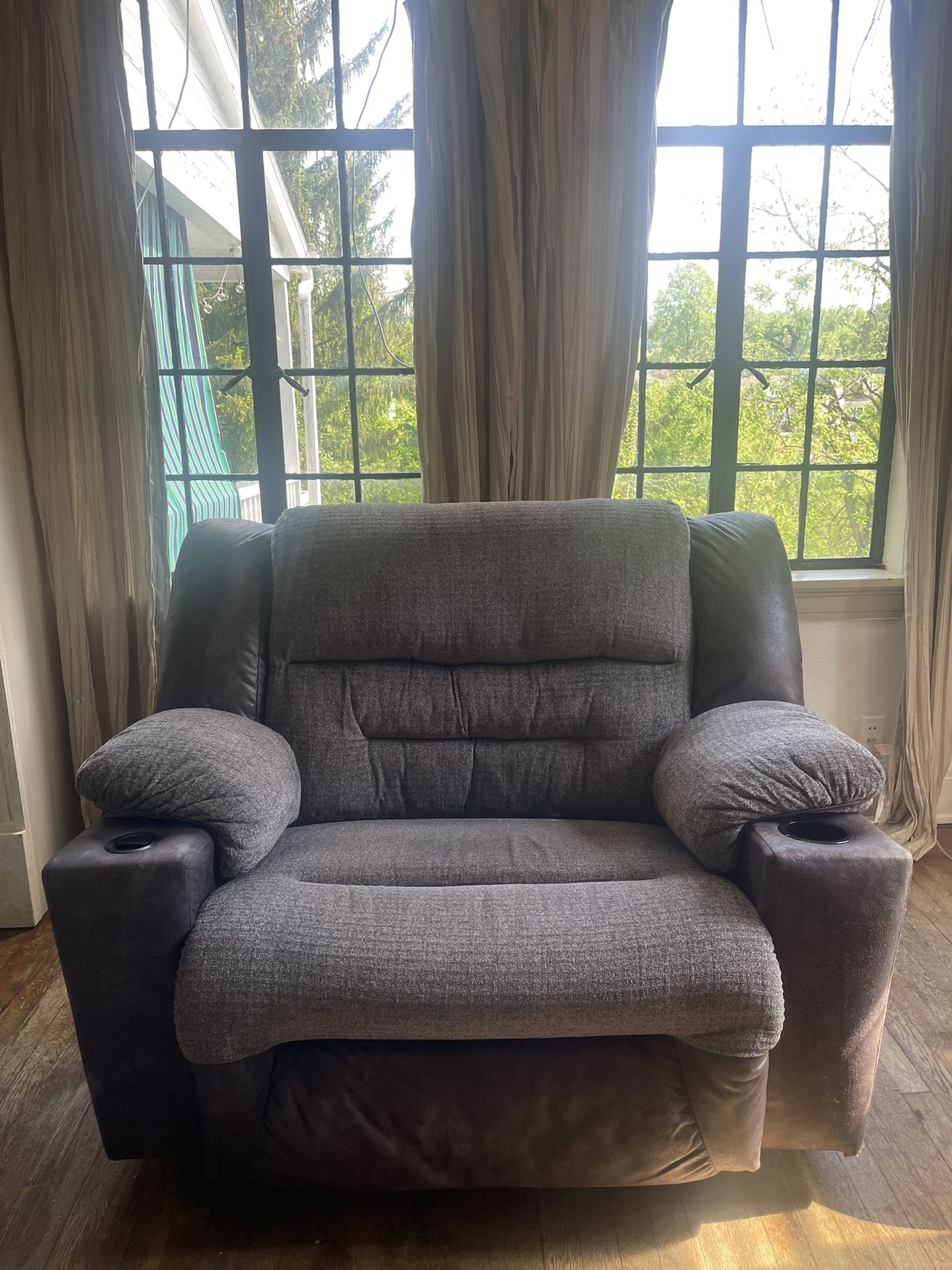 Huge Oversized Reclining Chair And A Half