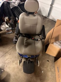 Electric wheelchair