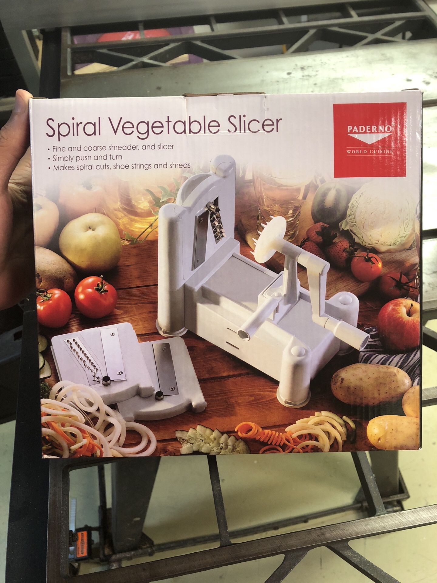 Spiral vegetable slicer