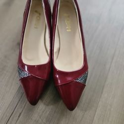 Brand New Size 7 Pumps