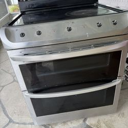 Used Stove Lg  $200 Negotiable 