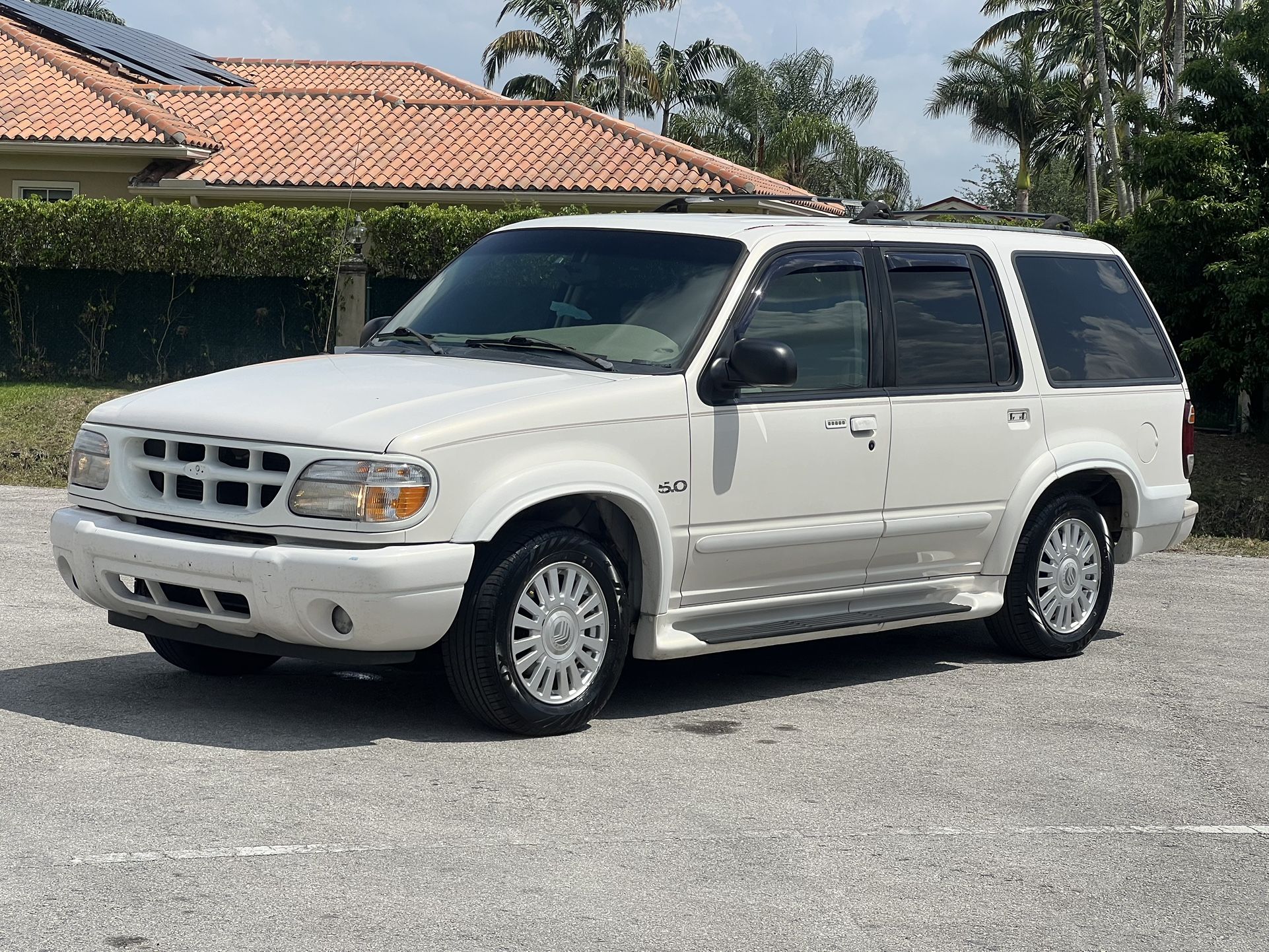 2000 Ford Explorer for Sale in Hialeah Gardens, FL - OfferUp
