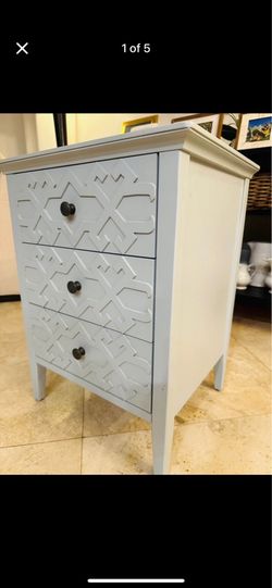 2 Nightstands