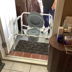 Bariatric commode