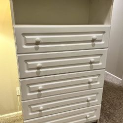 5 Drawer Dresser with Top Display/Book Shelf