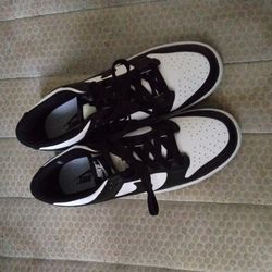 NIKE PANDA DUNKS SIZE 7 MEN