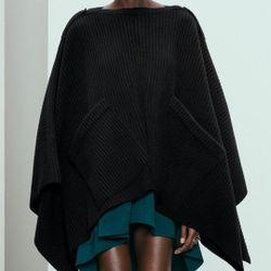 BRAND NEW! ZARA Wool Knit Pullover Poncho w/ Pockets. XS-S