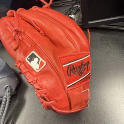 Pitcher’s Baseball Glove 