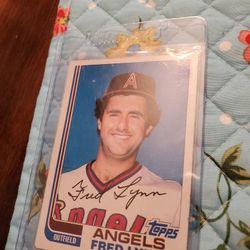 Fred Lynn Error 1982 Topps Darker Sky Plus Bulls-Eye Baseball Card 
