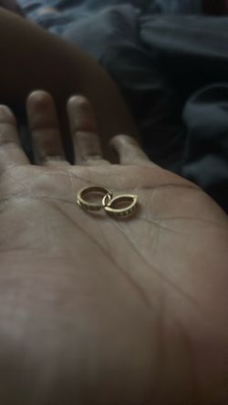 Hoops earring natural gold