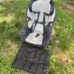 Maxi Cosi Car Seat Pira 85 - Excellent Condition
