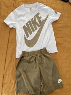 Boys Nike Suit Size 6-7YRS