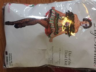 It's that time of year again, Halloween just around the corner. Day of the dead couples costume