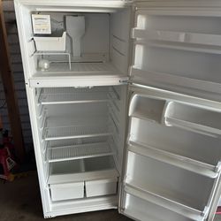 White Whirlpool Refrigerator Freezer Fridge