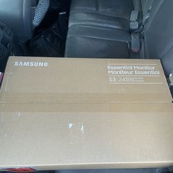 Samsung Essentials S3 24”