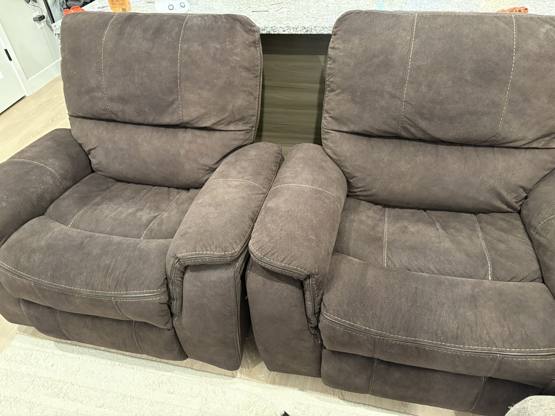 Broyhill Suede Recliner Set