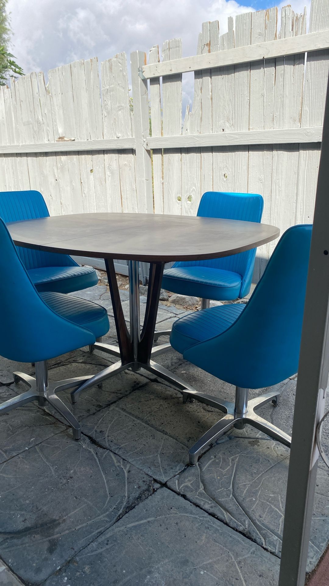 Dinner Table/ Chairs 