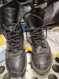 Dr. Martens 1460 Vonda Rose Floral Embroidered Leather Boots – Women’s Size 9 US / 7 UK / 41 EU