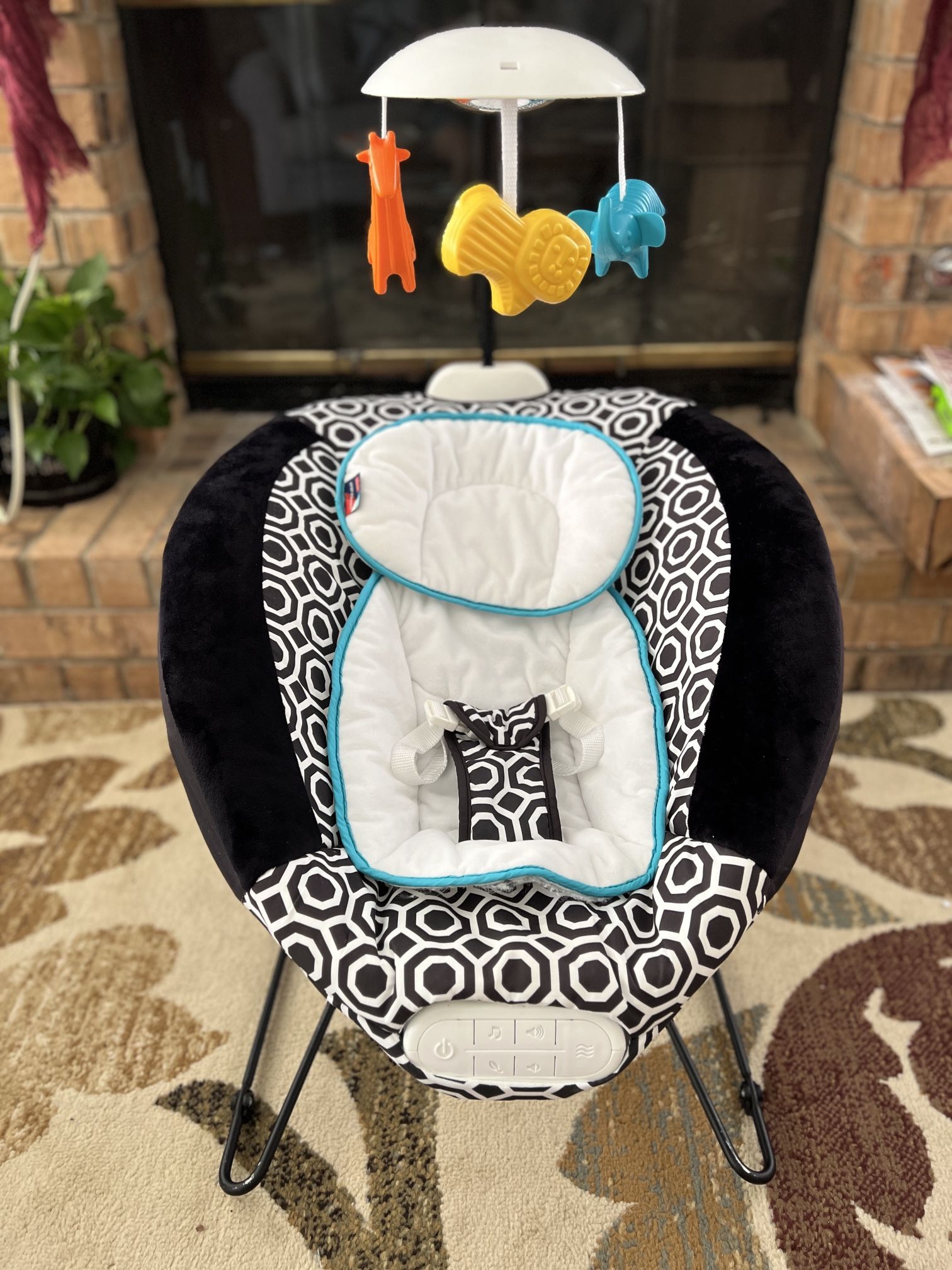 Fisher-Price Jonathan Adler Deluxe Baby Bouncer and Vibrating Chair