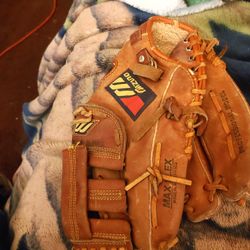 Adult Baseball Glove $10