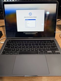 Apple MacBook Pro Laptop 2020 32gb ram 2tb ssd!!