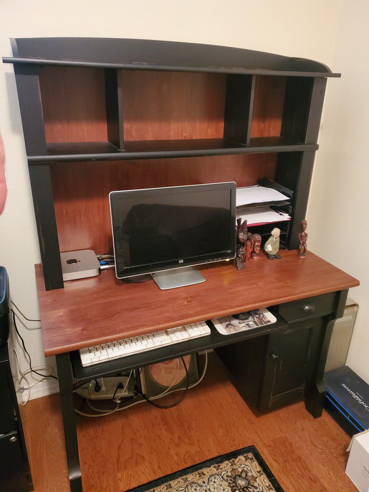 Computer desk with built in book shelves