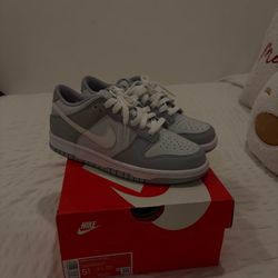 gray dunks 5.5y