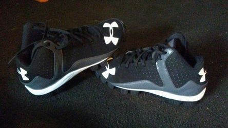 Football/Baseball shoes Under Armor size 8