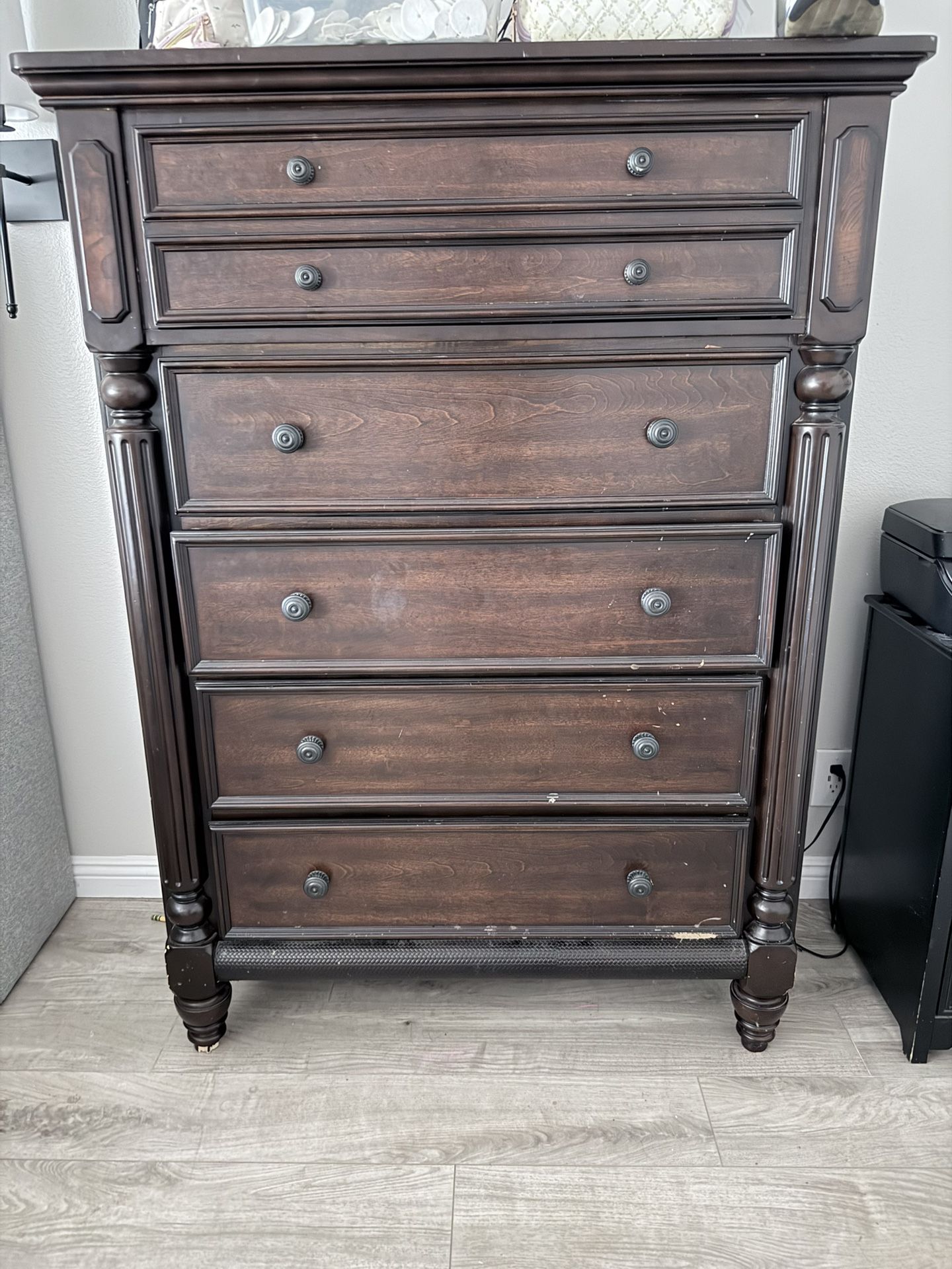 Hutch / dresser/ tv stand