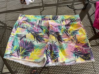 Women’s shorts size 8