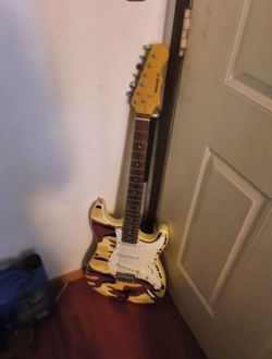 Mahar electric guitar limited edition design with Fender Squire Amp both tested and work Amazing will not separate