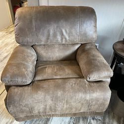 Rooms To Go Recliner Set For Sale