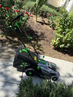 Cordless lawn mower