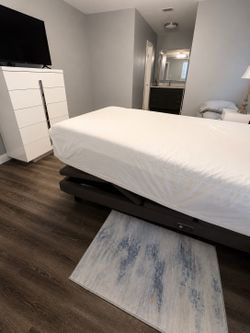 Sealy Posturepedic Split King Adjustable Bed – Excellent Condition