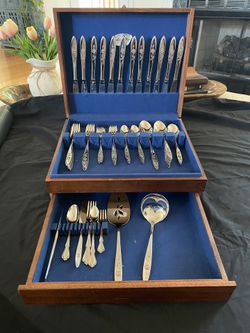 Vintage Oneida Rose Community Stainless Pre-owned 