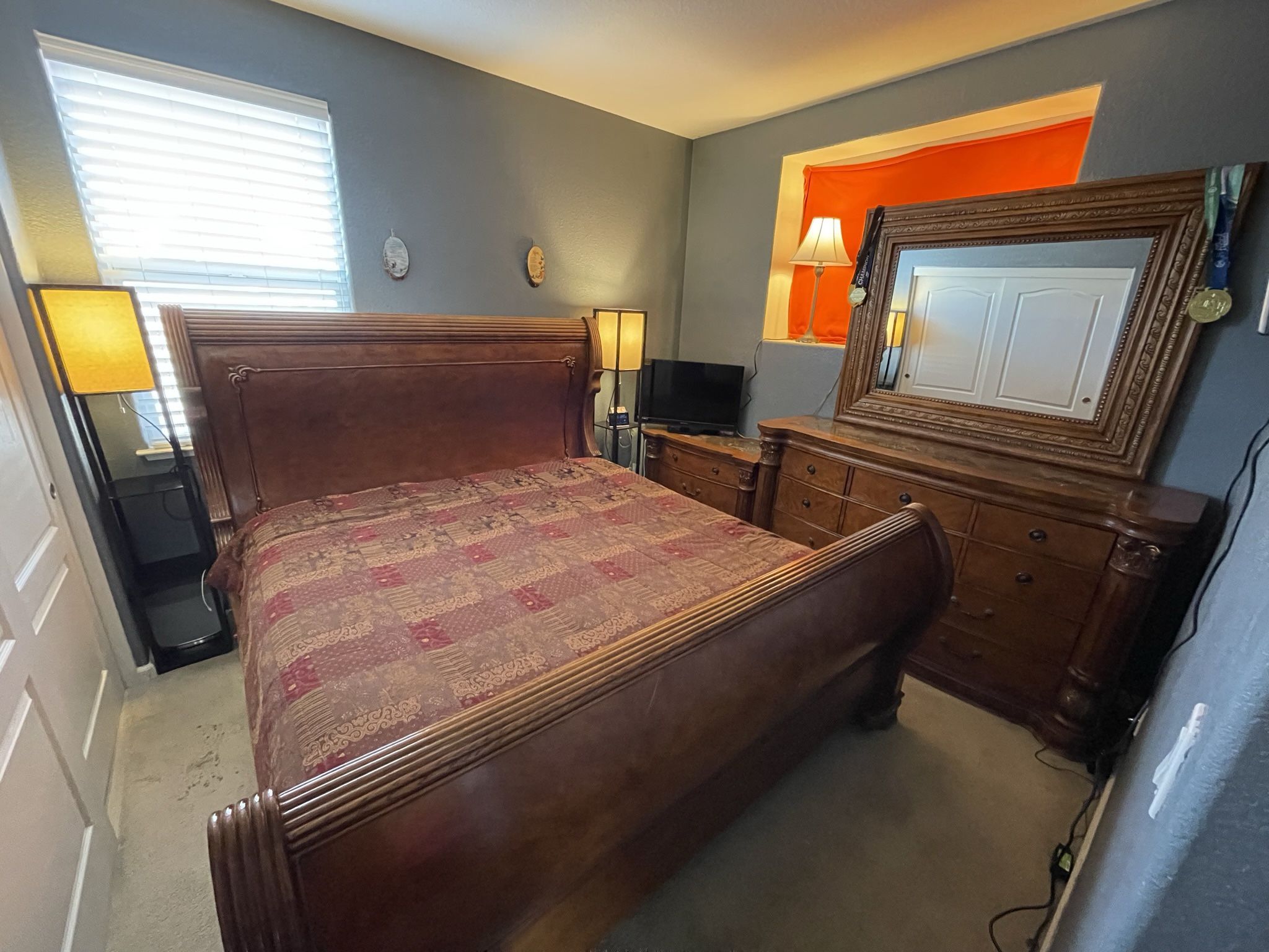 Cal King Bedroom Set