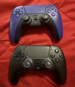 🎮 PS5 DualSense Controllers – Purple & Black – Excellent Condition