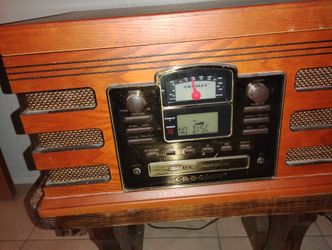 Like New Crosley Phonograph Amfm Cassette CD 