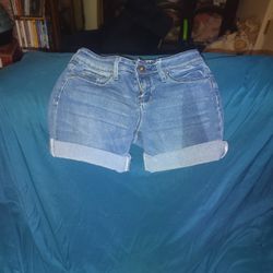 WOMEN'S HYDRAULIC BRAND JEAN SHORTS (SIZE: 5/6) IN EXCELLENT CONDITION!
