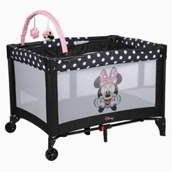 Disney Baby® 3D Ultra Play Yard with Bassinet and Storage Bag, Peeking Minnie