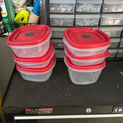 Rubbermaid Tupperware Set