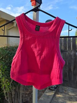 Cropped tank top size XS.